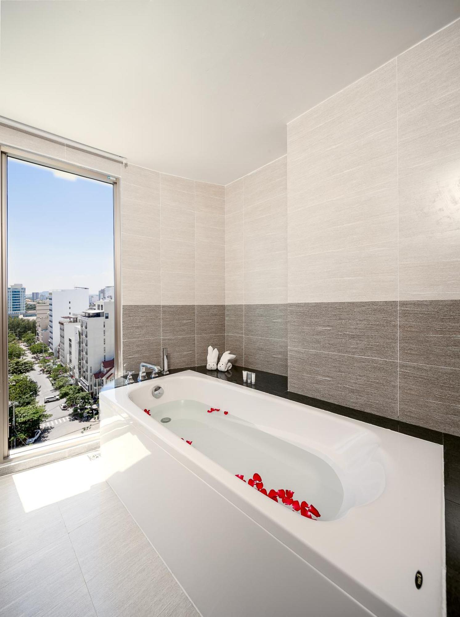 Tamarind Danang Beach Hotel Екстер'єр фото