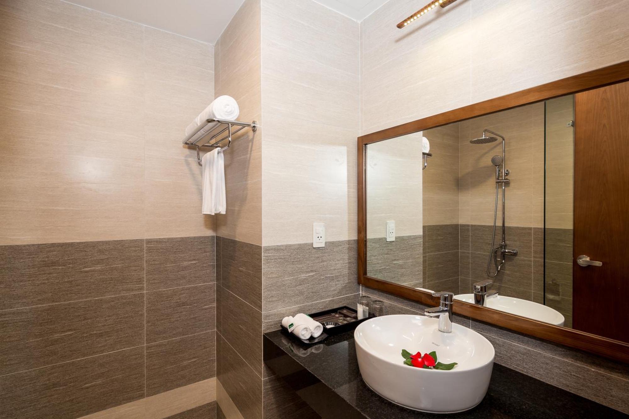 Tamarind Danang Beach Hotel Екстер'єр фото