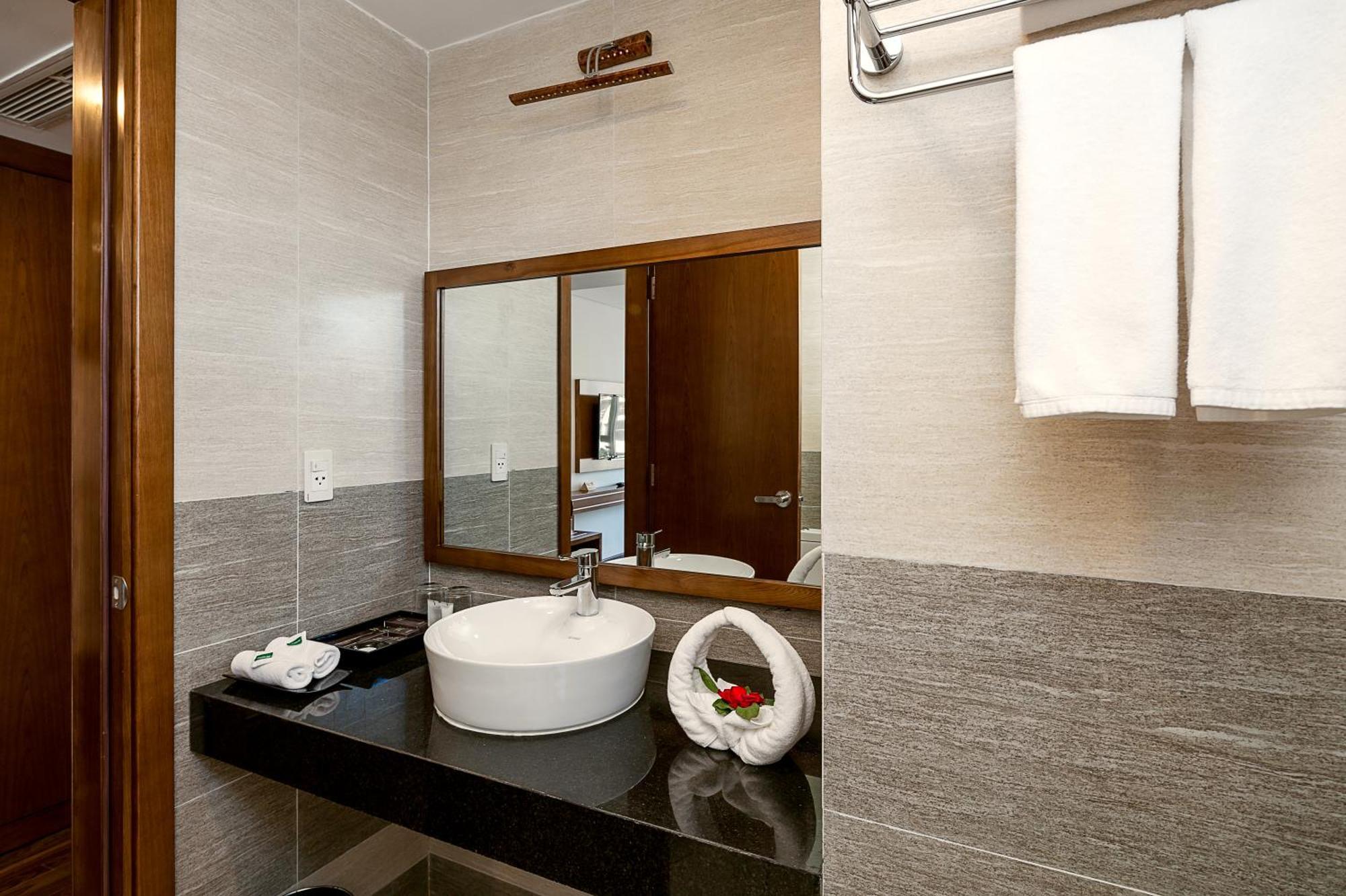 Tamarind Danang Beach Hotel Екстер'єр фото